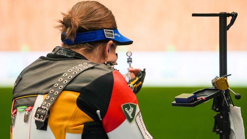 Foto: ISSF / Im Kniend-Anschlag legte Anna Janßen den Grundstein für den Weltcupsieg in Baku.