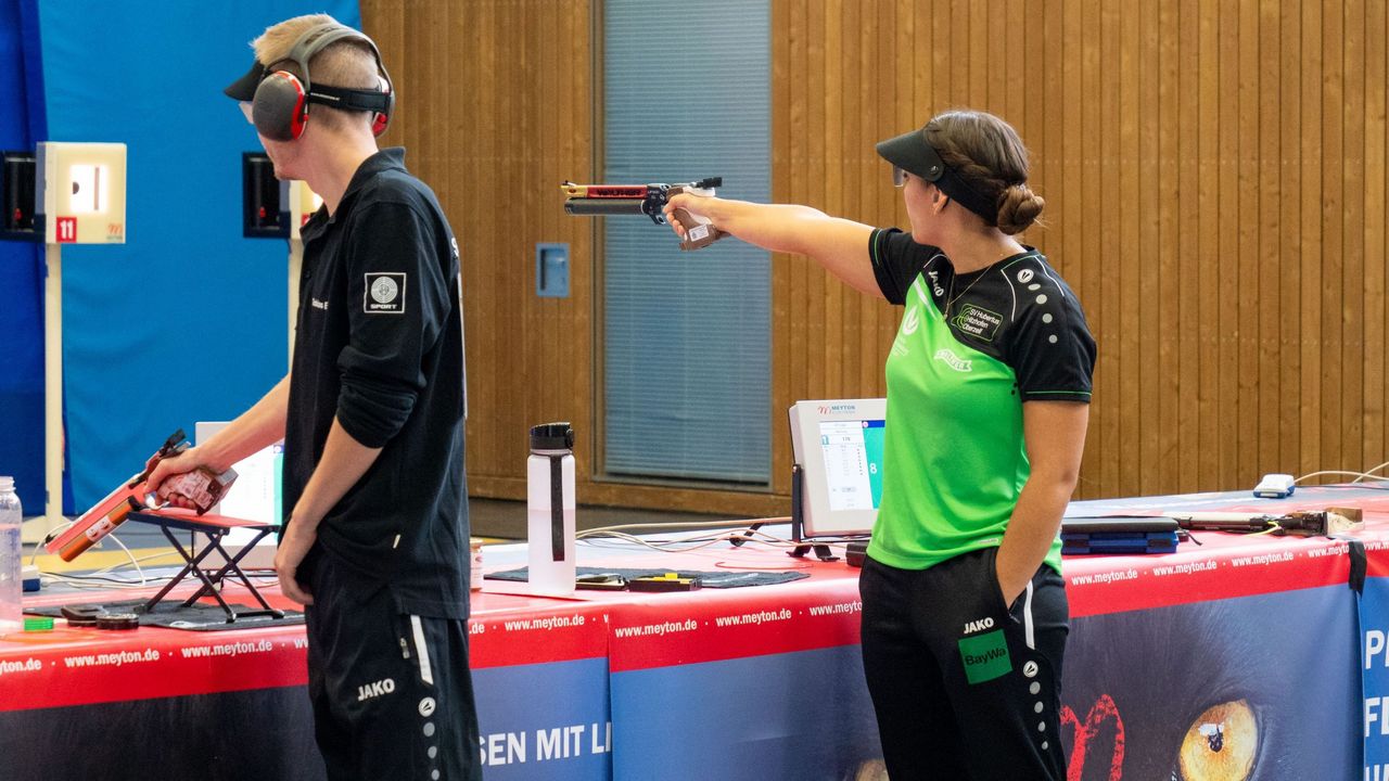 Foto: Michi Steiger / Hitzhofen-Oberzells Andrea Heckner sorgt für den einzigen Punkt ihres Vereins im Duell mit Tobias Backes und der SGi Waldenburg.