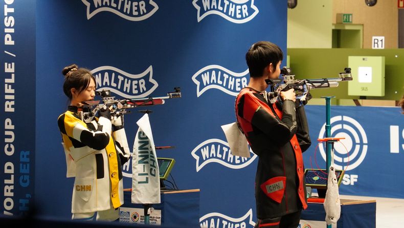 Foto: DSB / Nicht zu schlagen: Chinas Yuting Huang und Lihao Sheng (rechts) gewannen sowohl im Einzel wie auch im Mixed mit dem Luftgewehr.