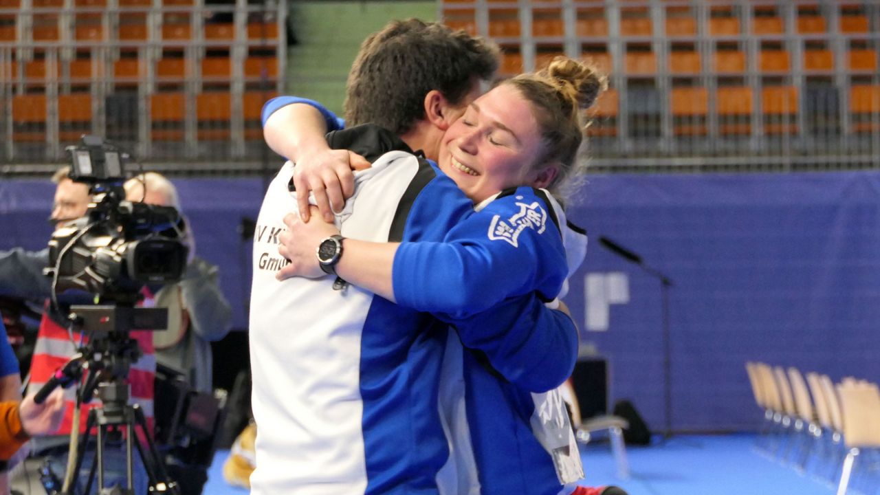 Foto: DSB / Beim Bundesligafinale 2023 jubelten Tobias Piechaczek und Carina Wimmer über den Sieg des SV Kelheim-Gmünd. Am Wochenende startet die Bundesliga Luftpistole in die neue Saison.