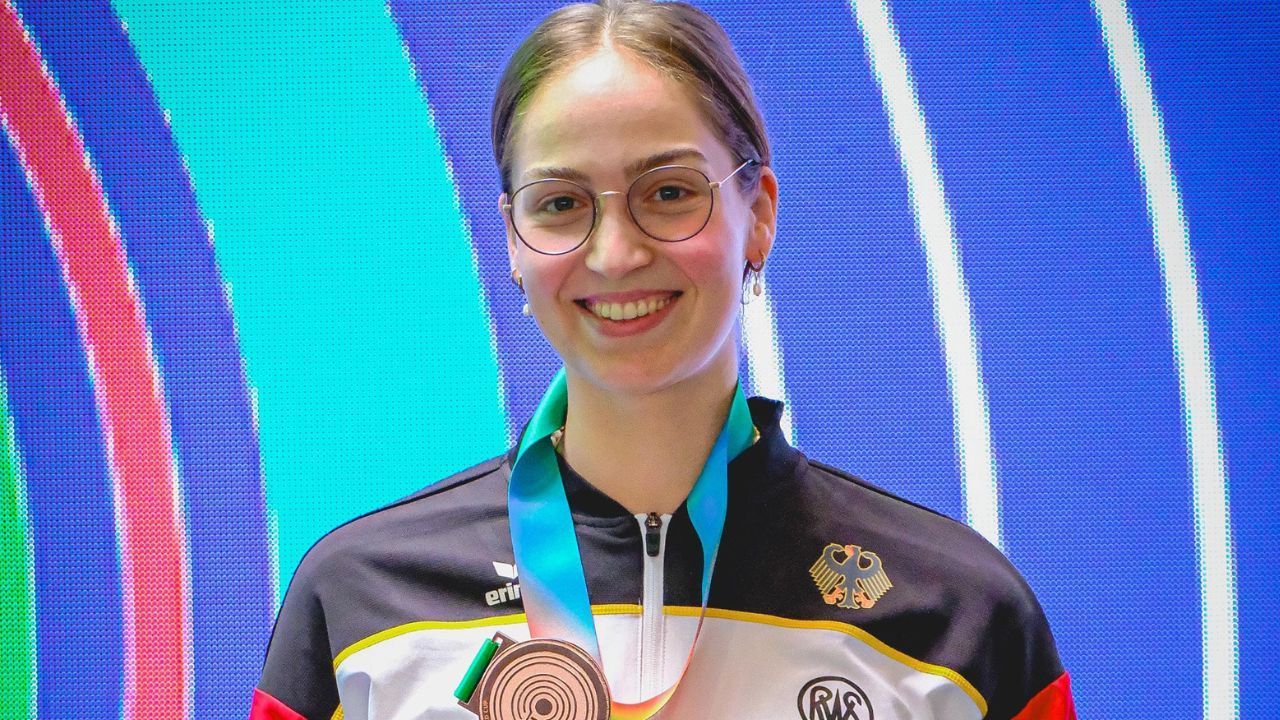 Foto: David Koenders / Anna Janßen gewann nach Gold auch im zweiten Dreistellungs-Wettkampf eine Medaille. Dieses Mal Bronze.