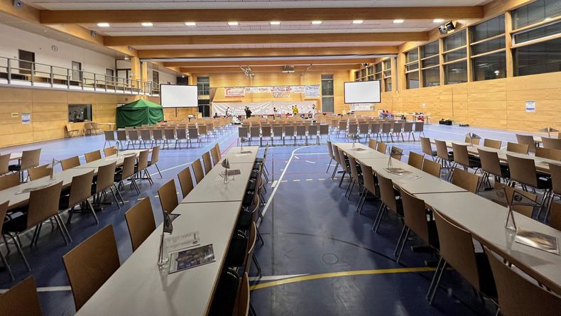 Foto: Saltendorf / Die Ruhe vor dem Sturm! Die Halle von Eichenlaub Saltendorf wird am Wochenende gut gefüllt sein. Foto: Saltendorf / Die Ruhe vor dem Sturm! Die Halle von Eichenlaub Saltendorf wird am Wochenende gut gefüllt sein.