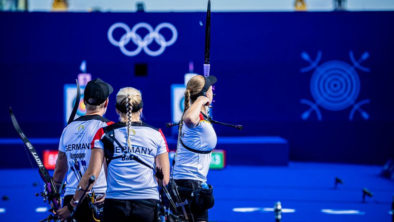 Foto: World Archery / Schuss in Richtung Ringe: Das deutsche Trio in Paris 2024.