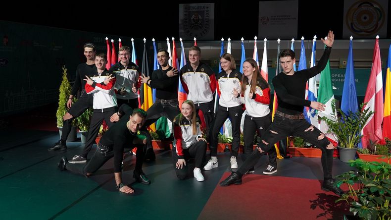 Foto: ESC / Schon bei der kleinen Eröffnungsfeier machte das deutsche Luftgewehr-Juniorenteam einen guten Eindruck. Foto: ESC / Schon bei der kleinen Eröffnungsfeier machte das deutsche Luftgewehr-Juniorenteam einen guten Eindruck.
