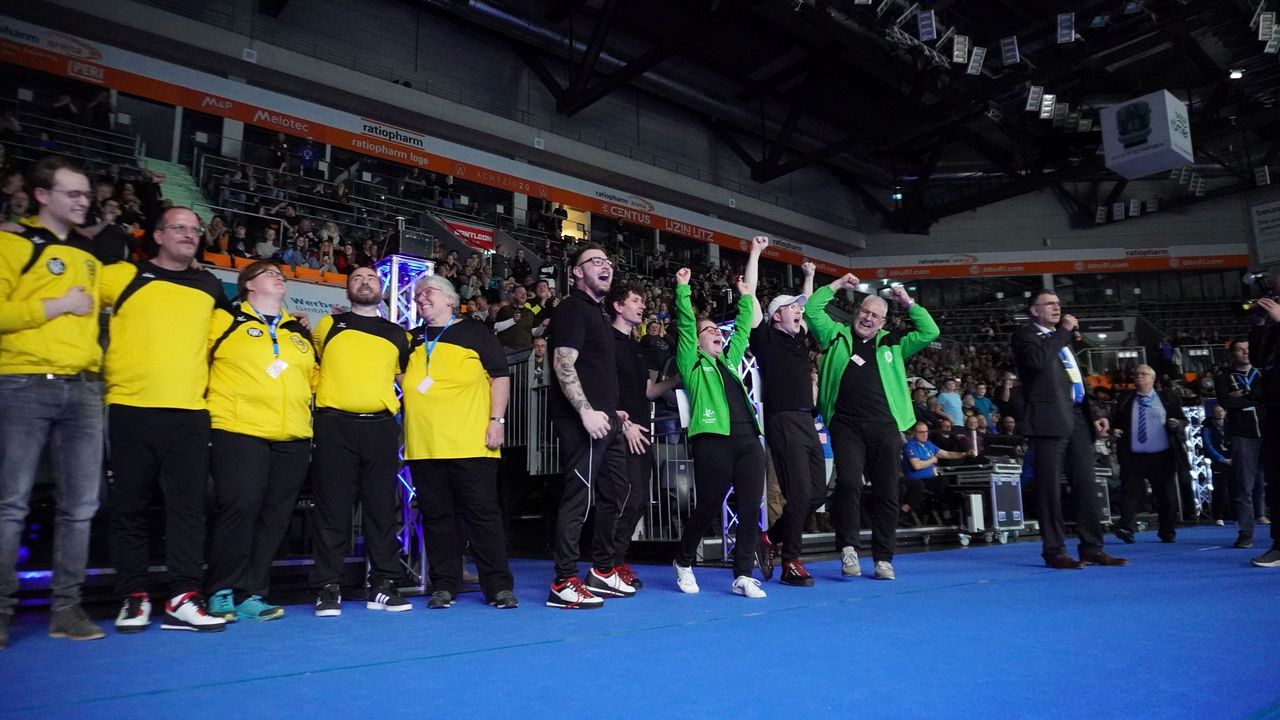 Foto: DSB / Die Entscheidung im zweiten Halbfinale: Das Team von KKS Hambrücken jubelt, der Mannschaft des ESV Weil am Rhein steht die Niederlage ins Gesicht geschrieben.