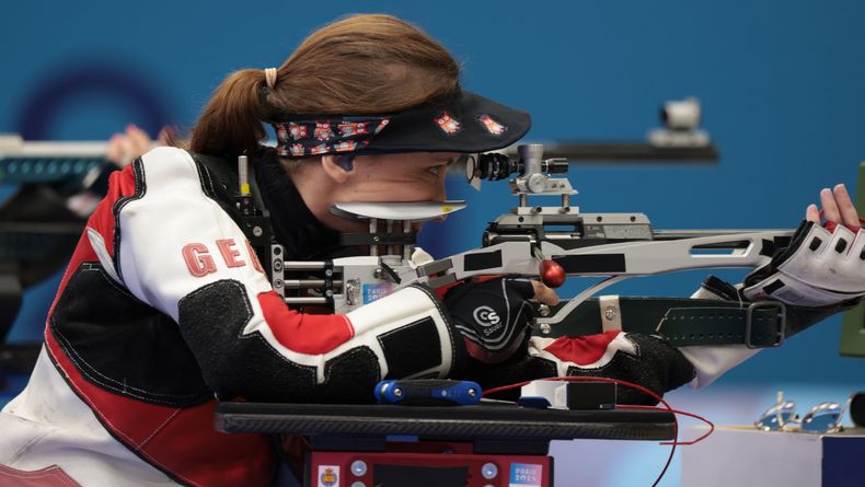 Foto: Nathalie Gallois / Unnachahmlich: Natascha Hiltrop schoss sich in Chateauroux zu ihren Paralympics-Siegen zwei und drei und ist damit erfolgreichste Para-Schützin Deutschlands.