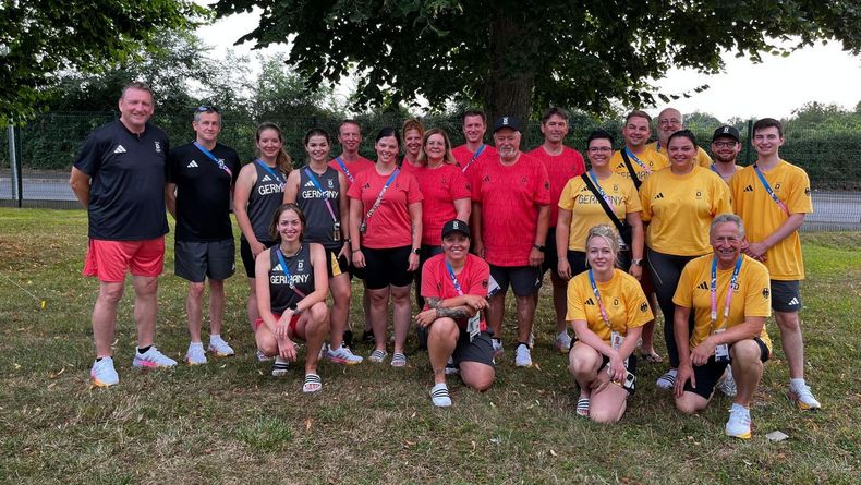 Foto: DSB / Das schwarz-rot-goldene DSB-Team in Chateauroux - auf dem Bild sind nicht alle Athleten und Trainer - blieb leider ohne Medaille.