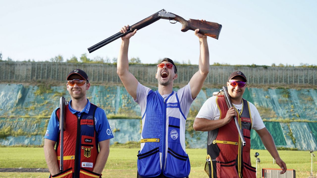 Foto: DSB / Sebastian Hartmann bejubelt seinen ersten Skeet-Titel bei den Männern vor Felix Haase (links) und Tilo Schreier.