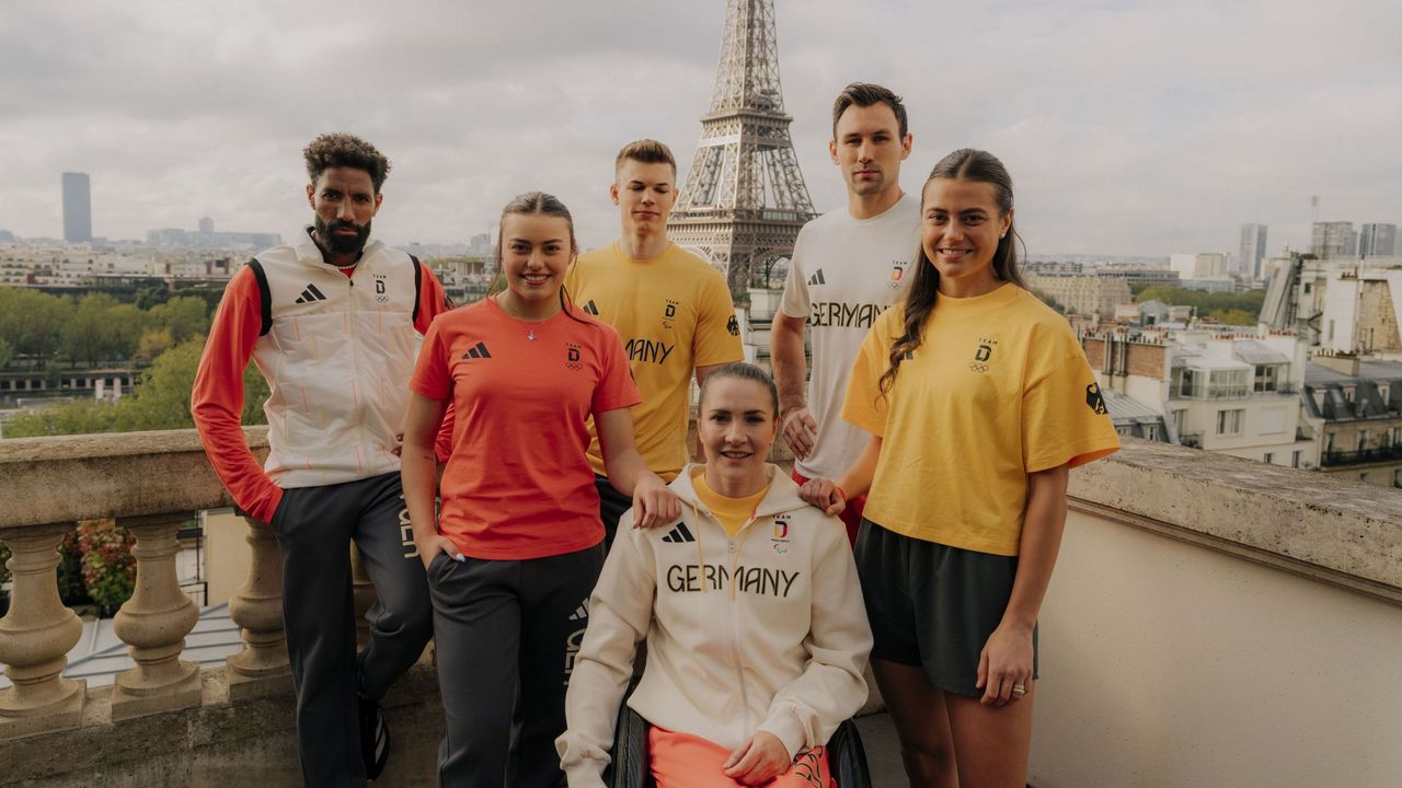 Foto: Team Deutschland / adidas / Max Galys / Deutsche Olympia-Athleten mit Teilen der neuen Team D-Kleidung für Paris.